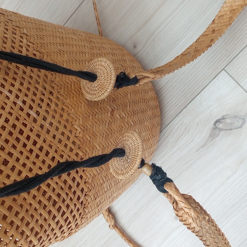 Unique Rattan Backpack from the Rainforest . - Picture 3 of 7